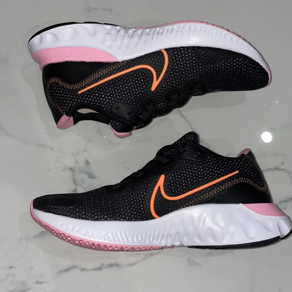 Nike Shoes - Women’s Nike renew run